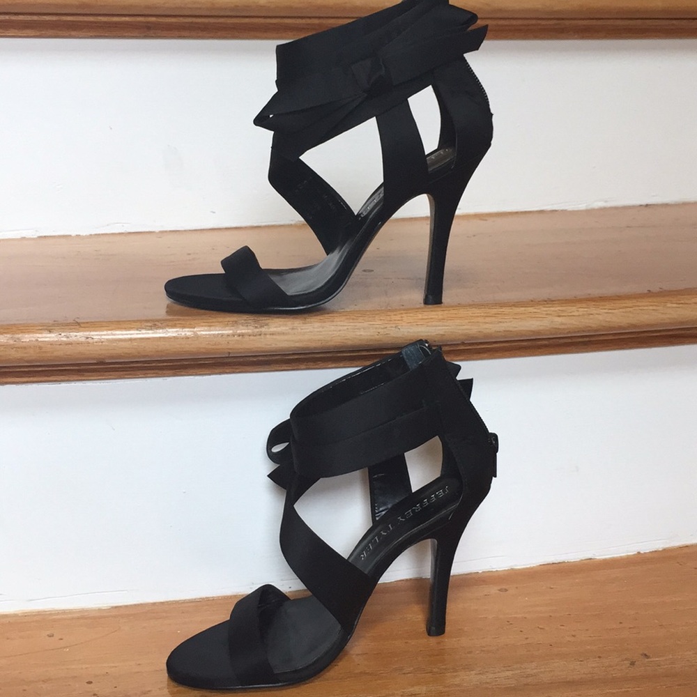 Jeffrey Tyler NWOT MOSBY Satin zipper back heels